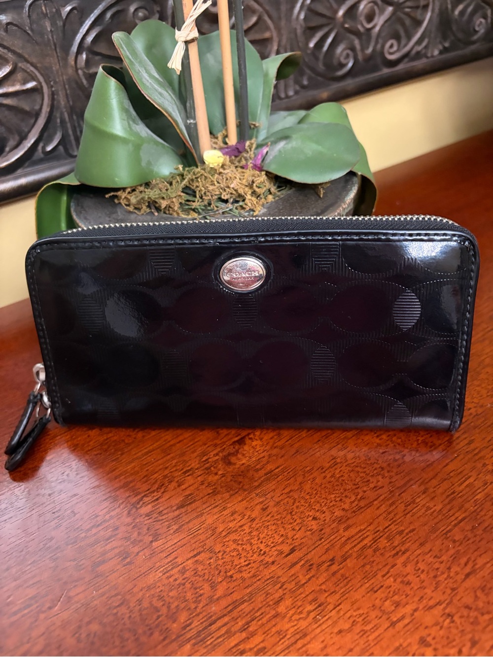 Coach Black Patent Leather Zip Wallet with Signature Emboss - Picture 1 of 7